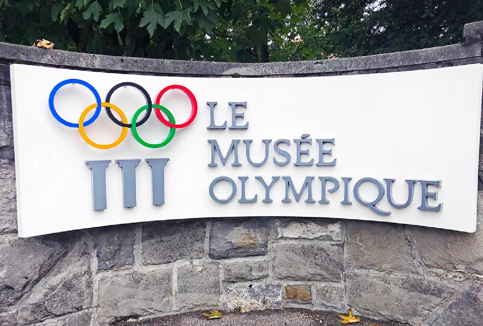 2004 : Switzerland, Canton Vaud.

The Earth Champions program was launched with Achim Steiner at the IUCN from October 2004 till June 5th 2005. The awards ceremony was held at the Olympic Museum, Lausanne, Switzerland which was exciting for all involved. An inspiring range of solutions to the planet's problems were unveiled by the cohort of champions.